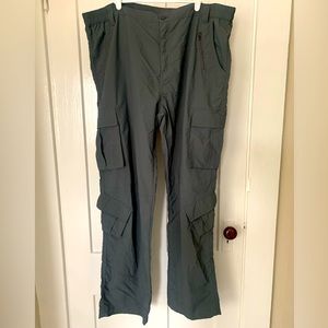 Lightweight Men’s Gray Hiking Cargo Pants Multiple Pockets NWOT